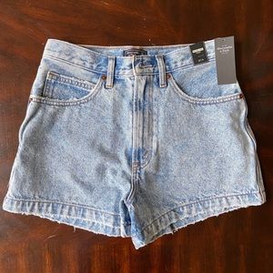 NWT A&F Natural Rise Short